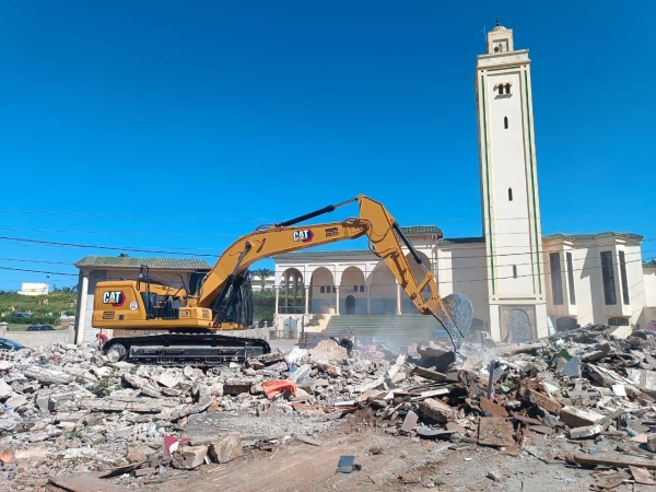 سيدي مسعود “يتخلص” من العشوائية… هدم محلات ببوسكورة في إطار توسيع الطريق