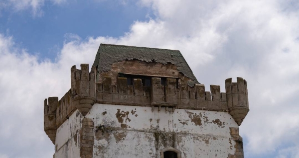 أصيلة : توقيف قاصرين متورطين في سرقة أجزاء نحاسية من أعلى برج  القمرة التاريخي والبحث جار عن ثالث